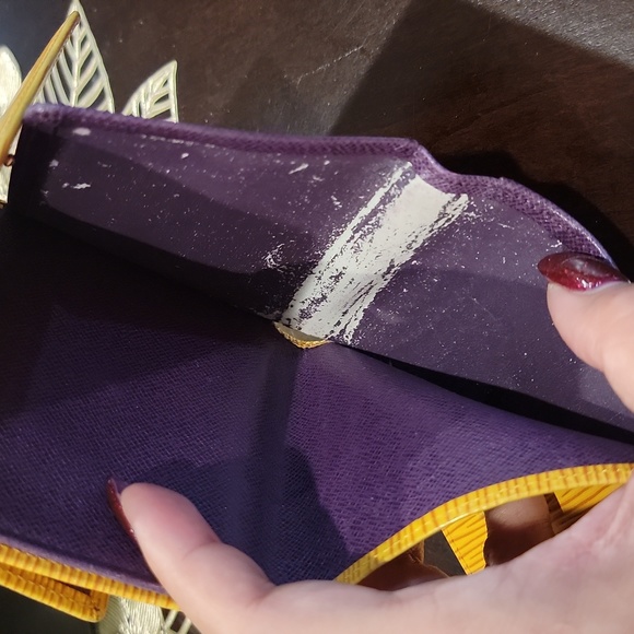 Authentic Louis Vuitton Epi short wallet - Picture 8 of 9